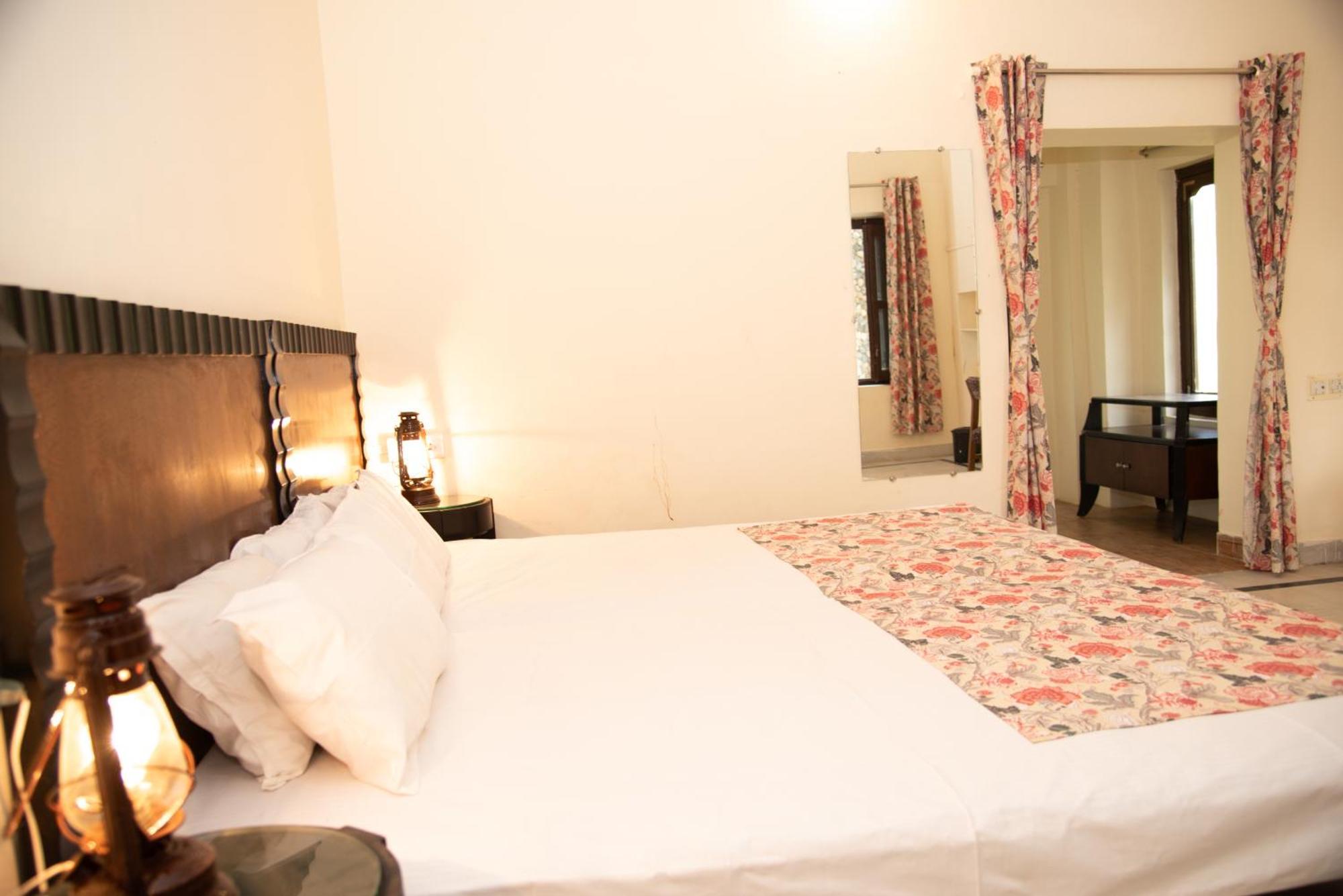 Shivika Lake Hotel Ranakpur Sādri Extérieur photo